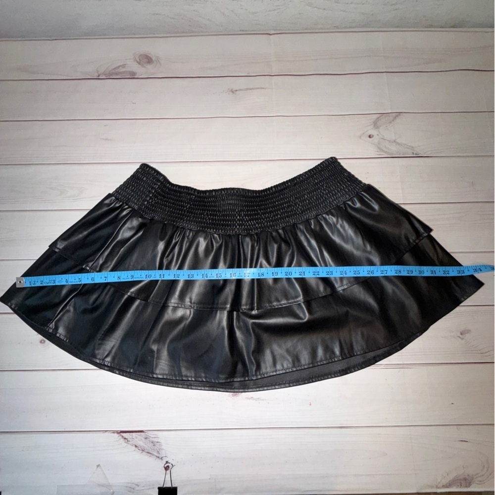 🖤 Black Faux Leather Tiered Mini Skirt | Size 20 | Smocked Waist | Cute + Edgy - Picture 11 of 13
